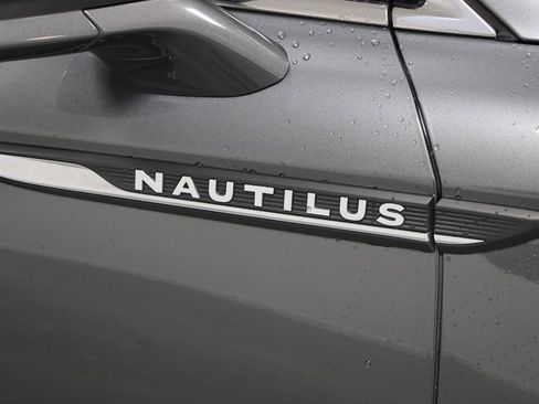 Used 2022 Lincoln Nautilus Reserve image 12