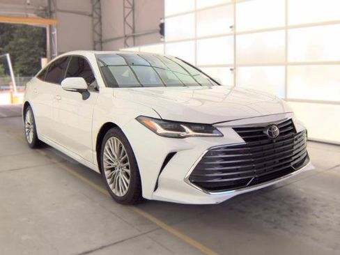 Used 2019 Toyota Avalon Limited w/ Advanced Safety Package FWD image 3