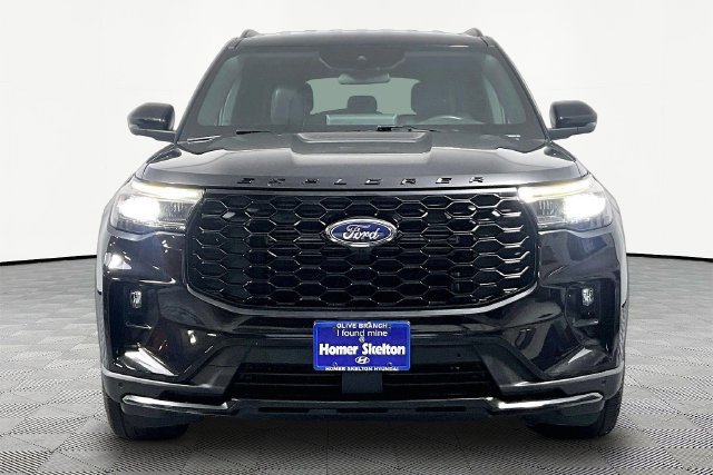 Used 2025 Ford Explorer ST-Line w/ ST-Line Street Pack AWD/4WD image 4