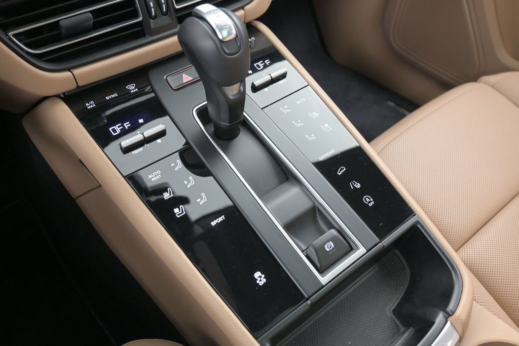 Certified 2026 Porsche Macan AWD/4WD image 21