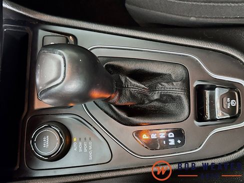 Used 2021 Jeep Cherokee Latitude Lux w/ Comfort/Convenience Group image 17