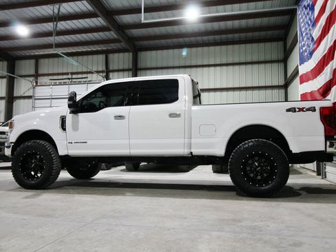 Used 2022 Ford F250 XLT w/ XLT Premium Package AWD/4WD image 6