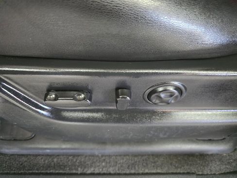 Used 2011 Cadillac Escalade ESV Luxury image 28