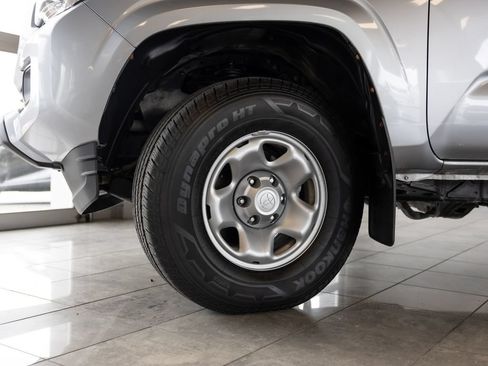 Used 2018 Toyota Tacoma SR w/ SR Convenience Package AWD/4WD image 9