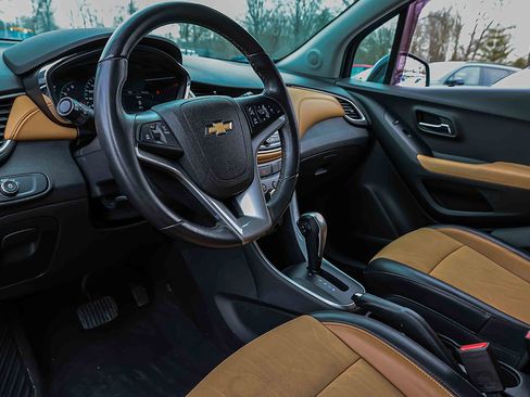 Used 2017 Chevrolet Trax LT w/ LT Convenience Package image 7