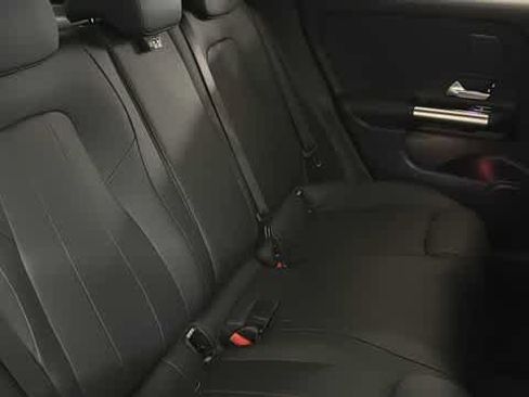 Used 2025 Mercedes-Benz GLA 250 4MATIC image 32