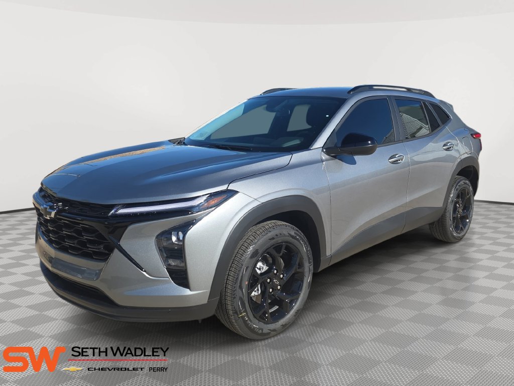 New 2026 Chevrolet Trax LT w/ Midnight Edition FWD image 3