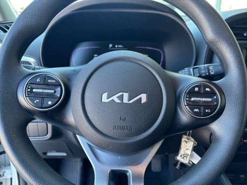 Used 2025 Kia Soul LX w/ LX Technology Package FWD image 25