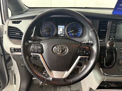 Used 2018 Toyota Sienna XLE w/ XLE Navigation Package image 16