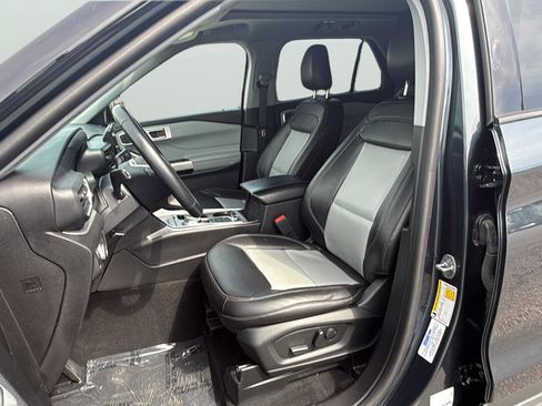 Used 2022 Ford Explorer XLT w/ Equipment Group 202A AWD/4WD image 23