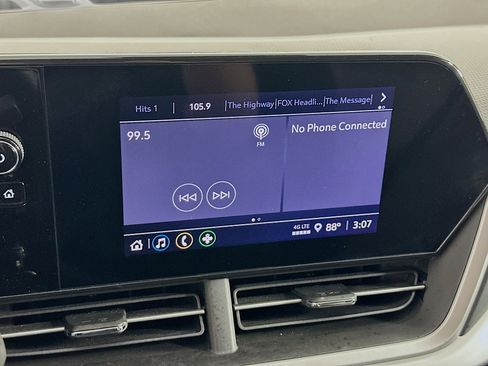 Used 2024 Chevrolet Trax RS w/ Sunroof Package image 19