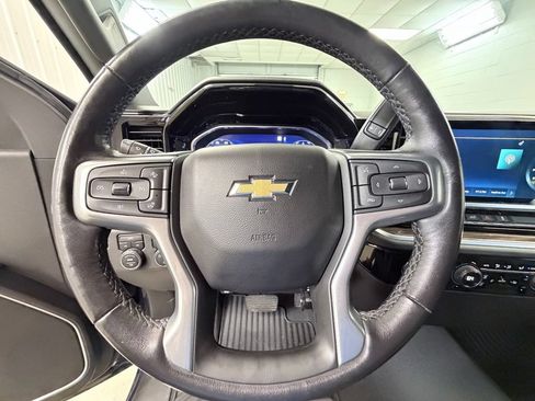 Used 2022 Chevrolet Silverado 1500 LT AWD/4WD image 40