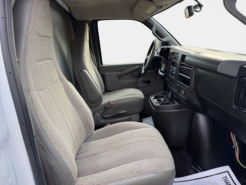 Used 2018 Chevrolet Express 3500 image 9