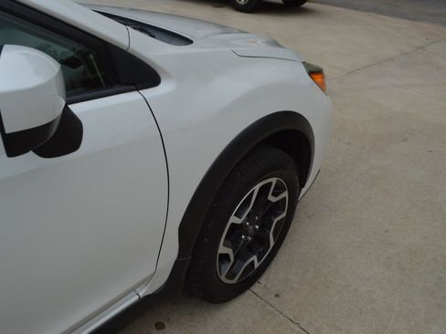 Used 2017 Subaru Crosstrek 2.0i Premium w/ Moonroof Package AWD/4WD image 10