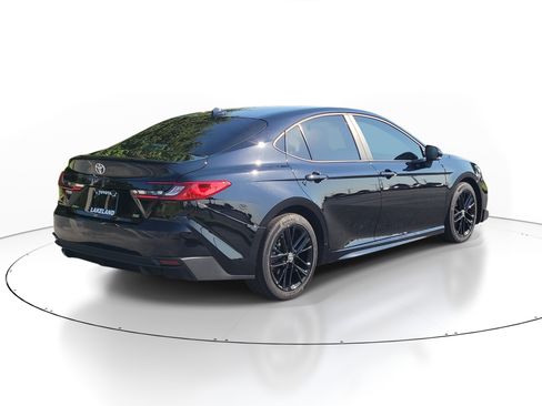 Used 2025 Toyota Camry SE FWD image 7