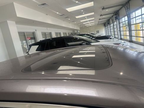 Used 2015 Toyota Camry XLE w/ Moonroof Package image 7