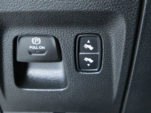 Used 2024 RAM 1500 Laramie AWD/4WD image 25