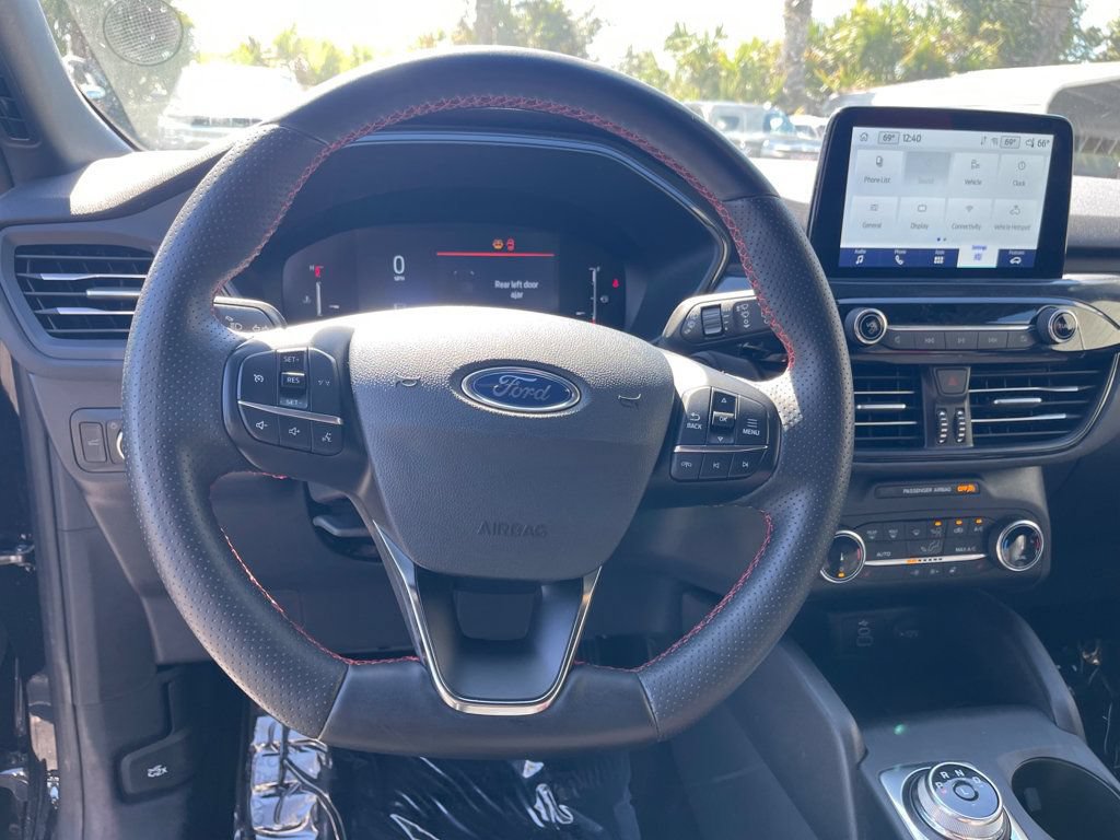 Used 2025 Ford Escape ST-Line Select AWD/4WD image 12