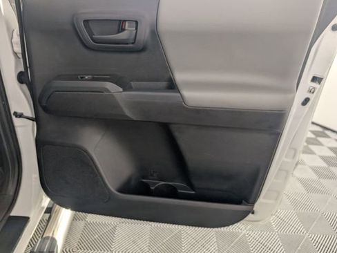 Used 2019 Toyota Tacoma SR w/ SR Convenience Package image 28