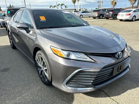 Used 2024 Toyota Camry XLE image 3