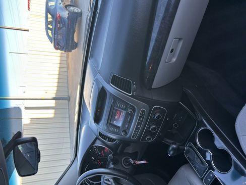 Used 2015 Kia Sorento LX image 18