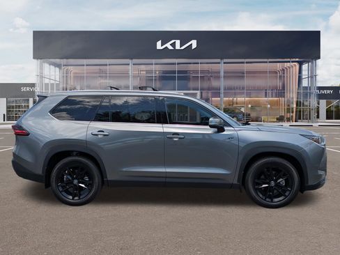 Used 2025 Toyota Grand Highlander AWD Hybrid image 3