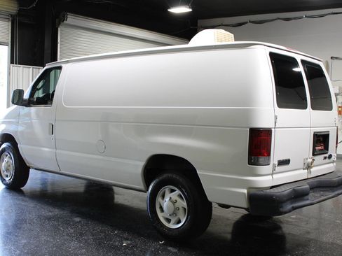 Used 2009 Ford E-350 and Econoline 350 Super Duty RWD image 5
