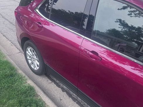 Used 2019 Chevrolet Equinox LT w/ Sun & Navigation Package FWD image 4