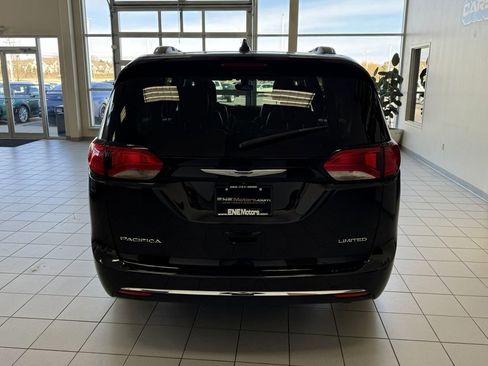 Used 2019 Chrysler Pacifica Limited image 5