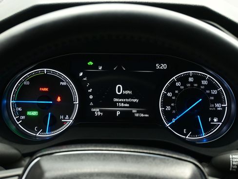 Used 2024 Toyota Venza XLE image 25