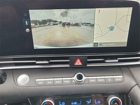 Used 2025 Hyundai Elantra SEL image 17