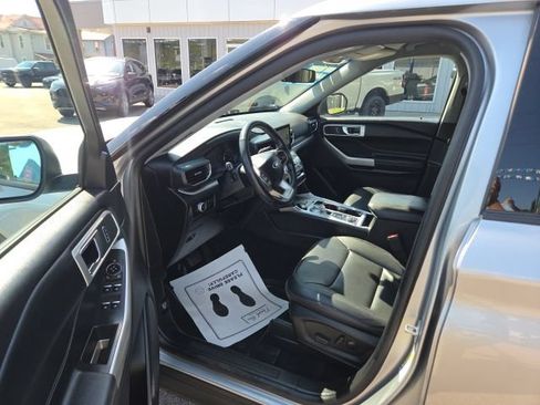 Used 2022 Ford Explorer XLT w/ Equipment Group 202A AWD/4WD image 15