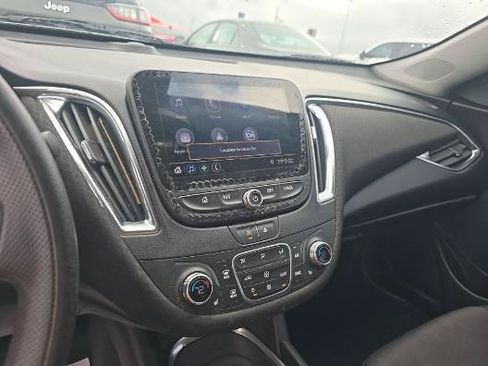 Used 2020 Chevrolet Malibu LT FWD image 12