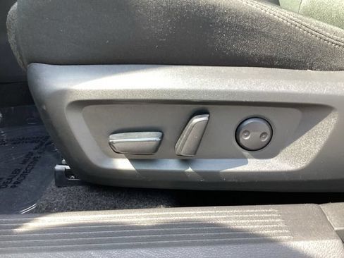 Used 2025 Nissan Rogue SV AWD/4WD image 11