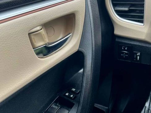 Used 2016 Toyota Corolla LE image 33