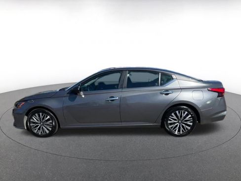 Used 2025 Nissan Altima 2.5 SV image 9