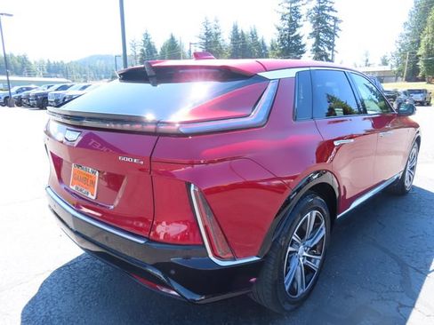 Certified 2024 Cadillac Lyriq Luxury AWD/4WD image 8