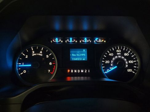 Used 2015 Ford F150 XLT image 23