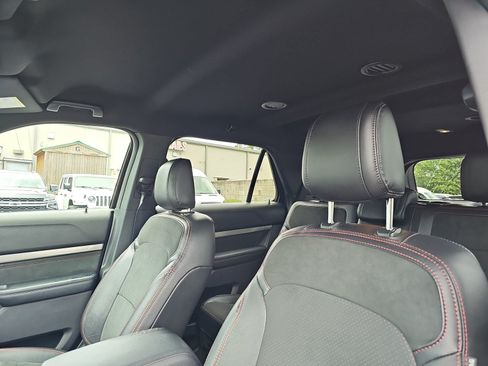 Used 2019 Ford Explorer XLT w/ Equipment Group 202A FWD image 16