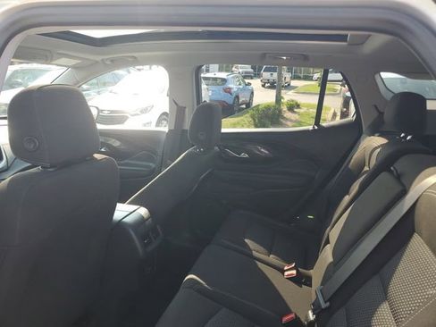 Certified 2022 GMC Terrain SLE w/ Driver Convenience Package FWD image 9