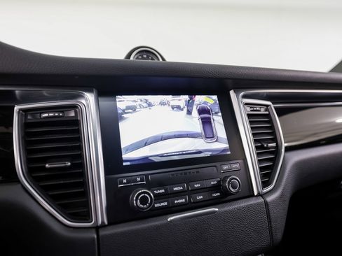 Used 2018 Porsche Macan image 21