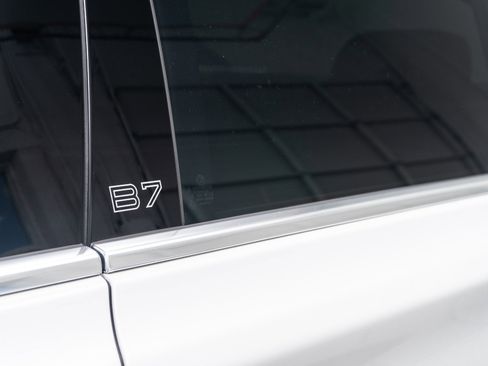 Used 2022 BMW ALPINA B7 xDrive w/ Luxury Rear Seating Package image 41