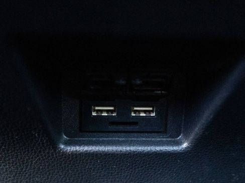 Used 2022 Toyota Venza LE image 34