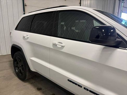 Certified 2019 Jeep Grand Cherokee Laredo AWD/4WD image 11