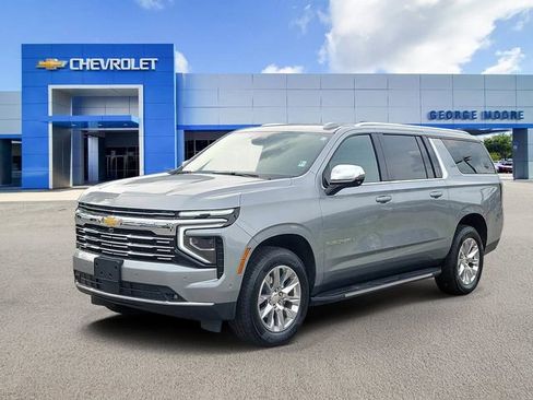 Certified 2025 Chevrolet Suburban Premier AWD/4WD image 2