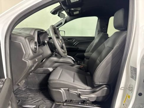Used 2023 Chevrolet Colorado W/T RWD image 11