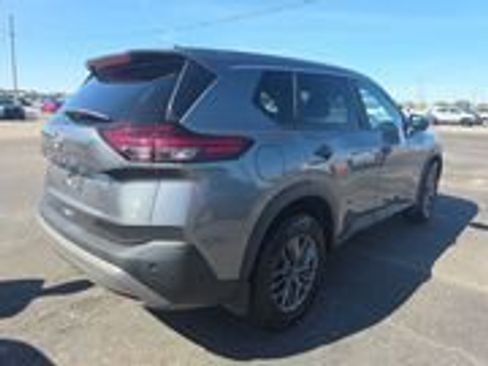 Used 2023 Nissan Rogue S image 5