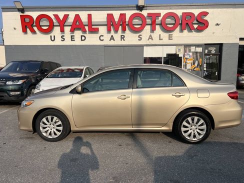 Used 2013 Toyota Corolla LE FWD image 11