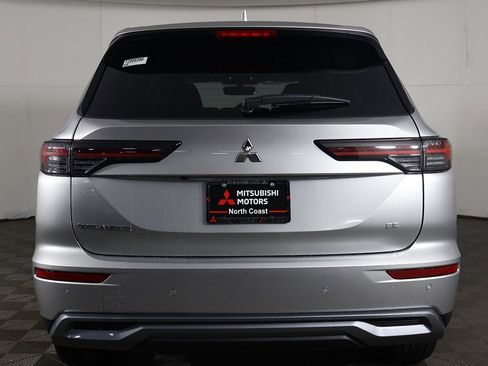 New 2026 Mitsubishi Outlander SE image 14