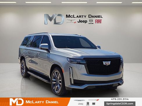 Used 2023 Cadillac Escalade ESV Sport Platinum AWD/4WD image 1